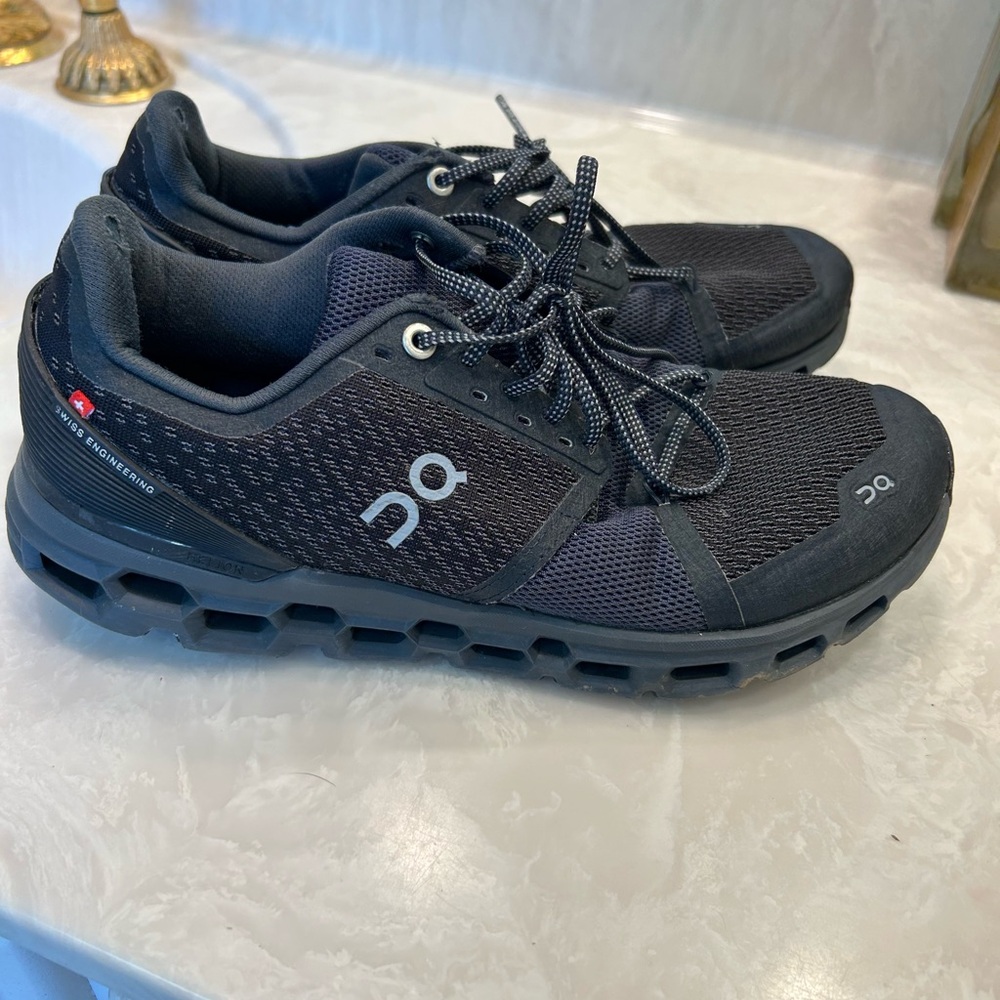 On Cloudstratus running shoes in black, Lace up, Women’s Sz 9 - Picture 2 of 11